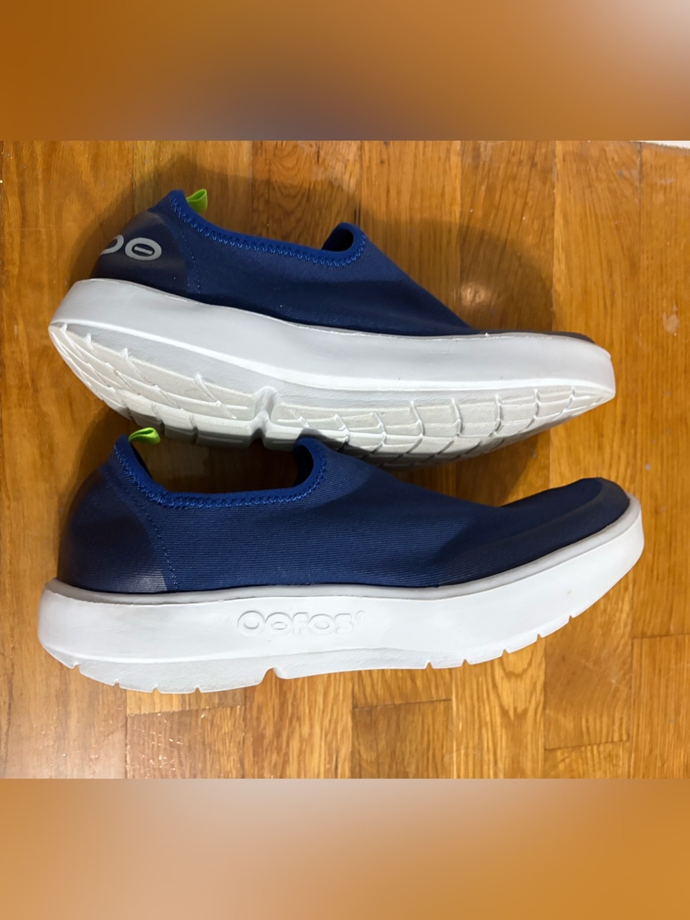 OOFOS OOmg eeZee Low women’s recovery shoes, Size 8 - Picture 3 of 10